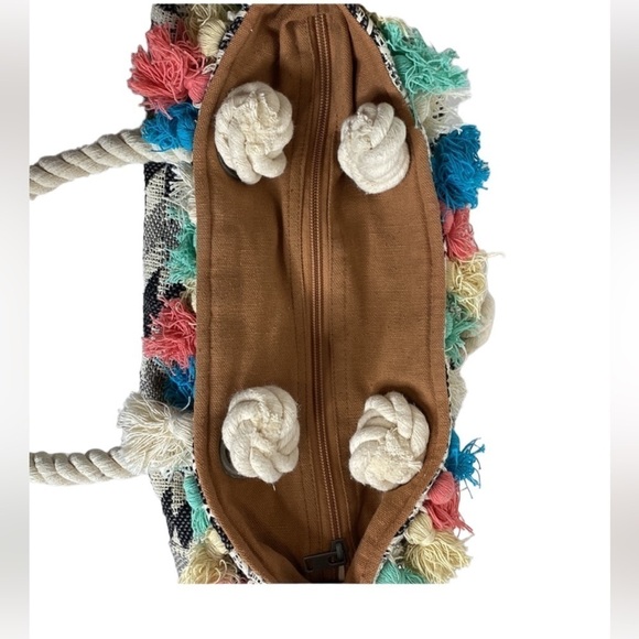 ROXY Pom Pom Aztec Dreamscape Purse Tote Beach Vacation Bag Woven - Picture 13 of 13